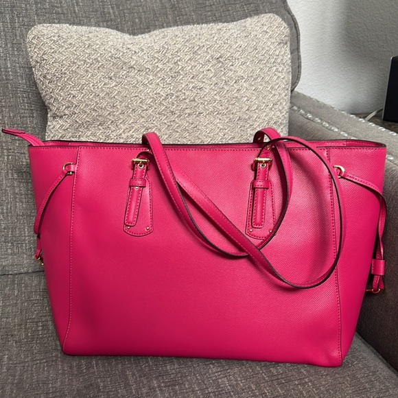 Limited Edition Michael Kors Love Voyager Large Tote Fuchsia - Picture 8 of 14